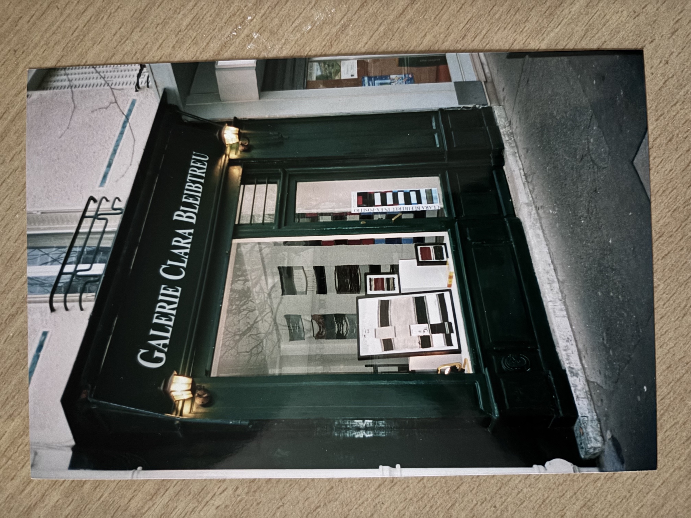 Galerie Clara Bleibtreu storefront in 1998